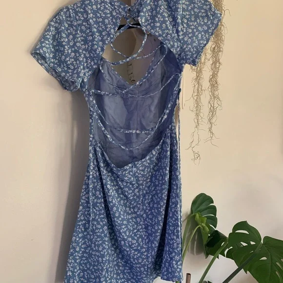 Water lily lace up open back mini dress - Picture 4 of 4